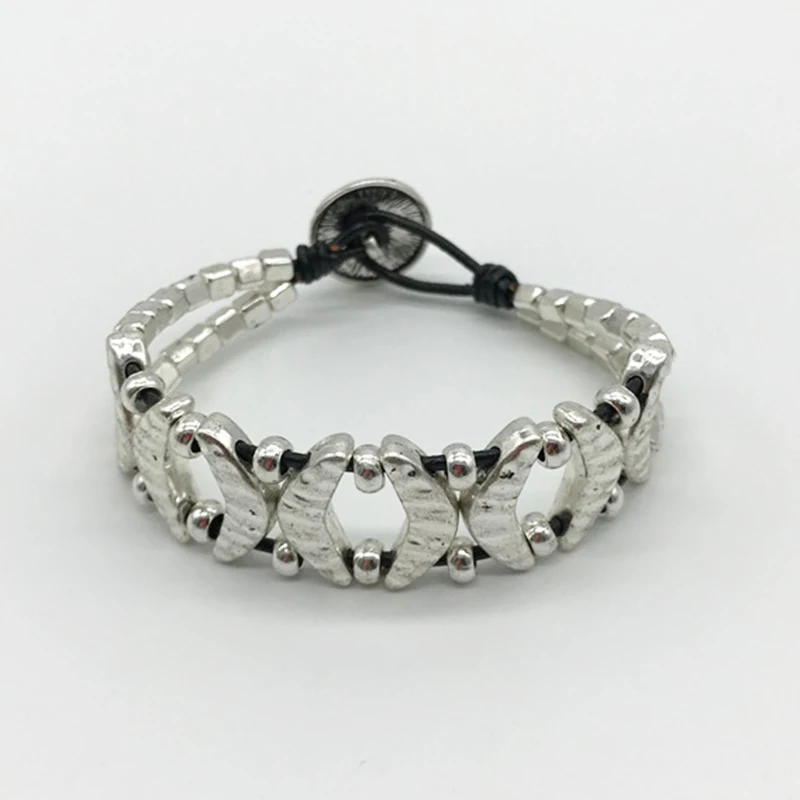2017 New Embossed metal buttons cowhide rope hand-woven restoring ancient ways bracelet primitive tribal style bracelets B030
2017 New Embossed metal buttons cowhide rope hand-woven restoring ancient ways bracelet primitive tribal style bracelets B030
