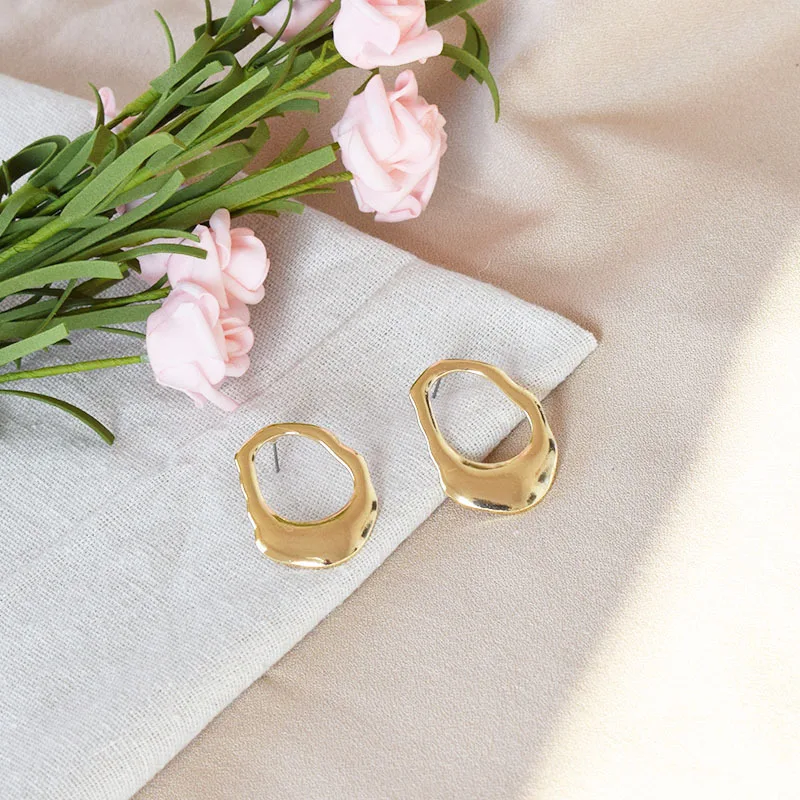 WTLTC Hyperbole Irregular Hoop Earrings for Women Chunky Statement Big Earrings Abstract Large Hoops Earrings Designer Jewellery
WTLTC Hyperbole Irregular Hoop Earrings for Women Chunky Statement Big Earrings Abstract Large Hoops Earrings Designer Jewellery