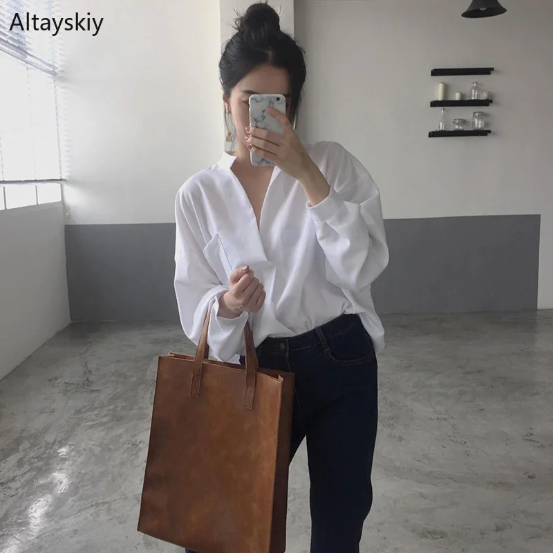 Shirts Women V-Neck Pockets Leisure Daily Loose Simple All-match Korean Style Elegant Ladies Shirt Womens Trendy Blouses Chic
Shirts Women V-Neck Pockets Leisure Daily Loose Simple All-match Korean Style Elegant Ladies Shirt Womens Trendy Blouses Chic