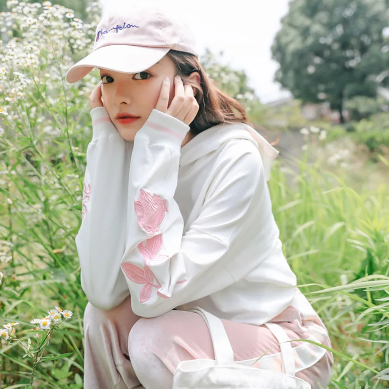 Japanese Fashion Long Sleeve Loose Tops Hoodies Women Autumn Pastoral Style Casual Rose Embroidery White Hooded Sweatshirt Women
Japanese Fashion Long Sleeve Loose Tops Hoodies Women Autumn Pastoral Style Casual Rose Embroidery White Hooded Sweatshirt Women