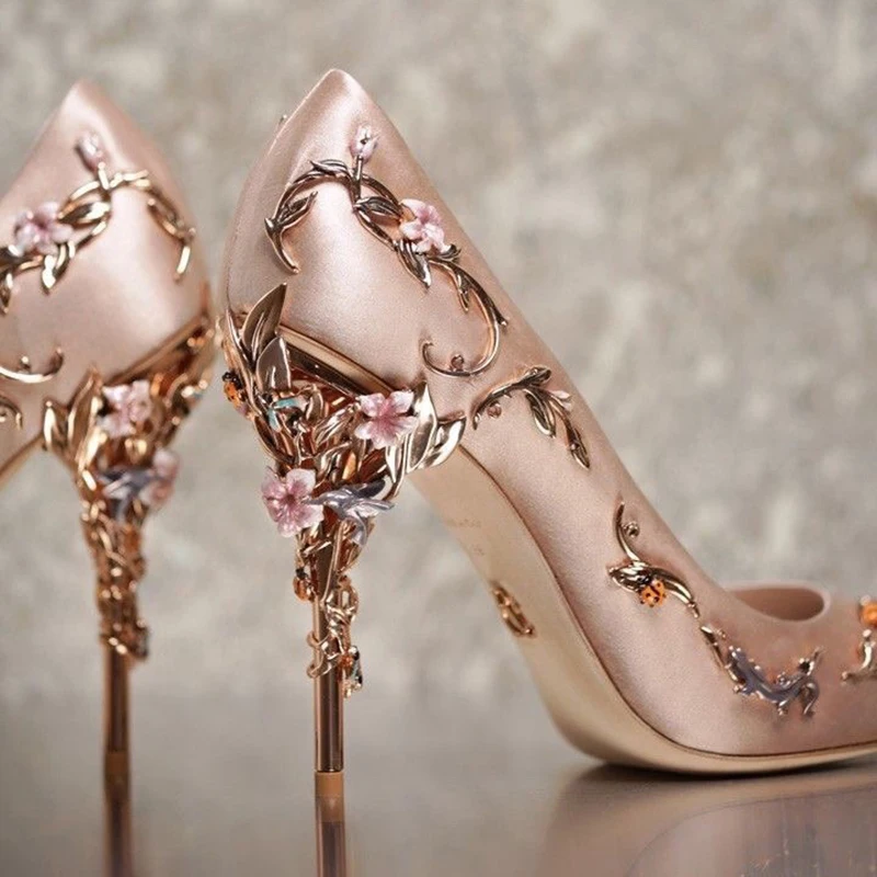 2019 wedding shoes Elegant Metal Carved Woman high heels Pumps Flower Satin High Heels party woman Plus Size Luxury Brand sandal
2019 wedding shoes Elegant Metal Carved Woman high heels Pumps Flower Satin High Heels party woman Plus Size Luxury Brand sandal