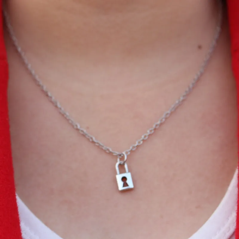 N2054 New Fashion Collar Vintage Lock Pendant Charm Chains Necklace For Women Jewelry Girl Best Gifts Collier Collana Bijoux
N2054 New Fashion Collar Vintage Lock Pendant Charm Chains Necklace For Women Jewelry Girl Best Gifts Collier Collana Bijoux