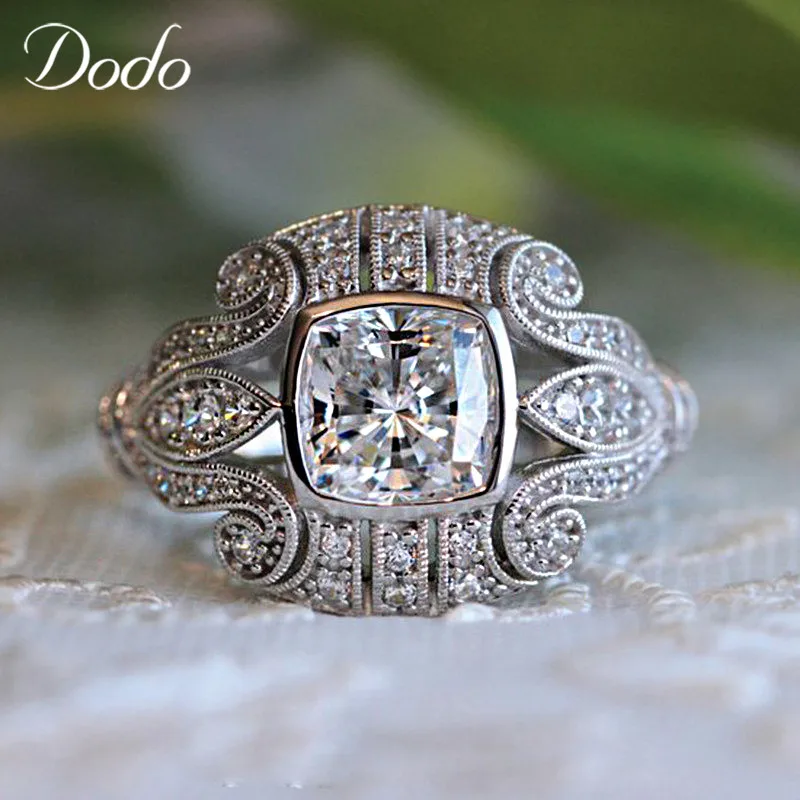 Classic Flower Female Cubic Zirconia Stone Ring Unique Pattern Jewelry For Wedding Bands Rings for Men Women Gifts Anillos YR361
Classic Flower Female Cubic Zirconia Stone Ring Unique Pattern Jewelry For Wedding Bands Rings for Men Women Gifts Anillos YR361