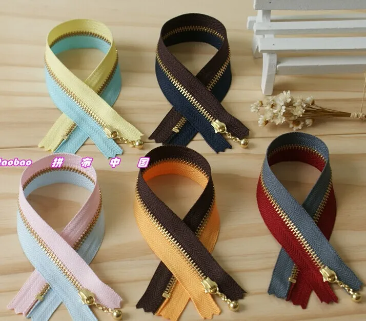 YYK Free shipping 5pcs mixed color 3 gold chain drop zipper 15CM color combinations
YYK Free shipping 5pcs mixed color 3 gold chain drop zipper 15CM color combinations
