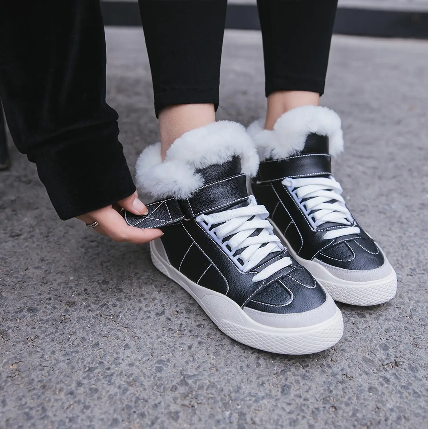 Winter Sneakers Ladies Fashion Genuine Leather Woman Platform Flat Ankle Boots Women Fur Shoes Black White Snow Boots Shoes
Winter Sneakers Ladies Fashion Genuine Leather Woman Platform Flat Ankle Boots Women Fur Shoes Black White Snow Boots Shoes