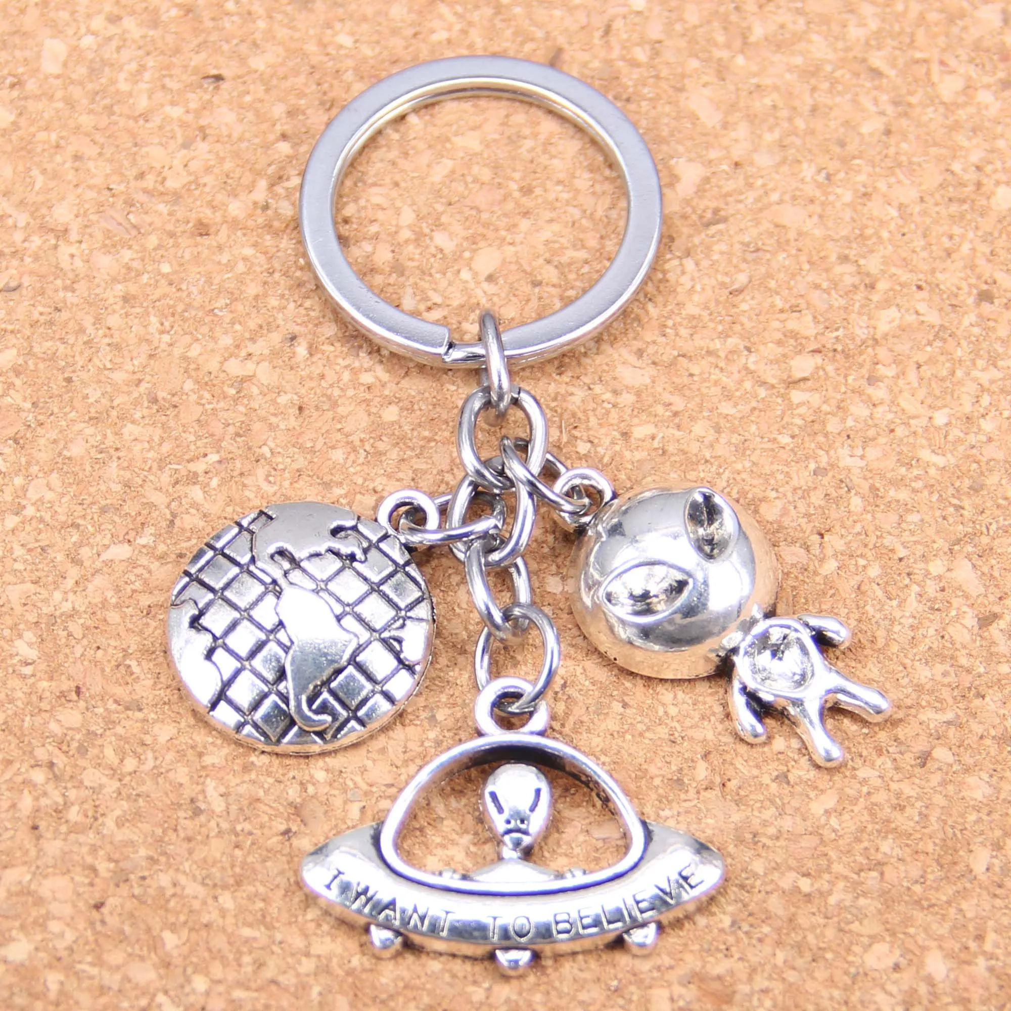 20pcs New Fashion DIY Keychain ET alien spaceship Pendants Men Jewelry Car Key Chain Souvenir For Gift
20pcs New Fashion DIY Keychain ET alien spaceship Pendants Men Jewelry Car Key Chain Souvenir For Gift
