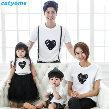 Family Clothing Rushed 2018 Summer Heart Pattern T Shirt Family Matching Outfits Look Shirts Dad Mom & Son Daughter Clothes
Family Clothing Rushed 2018 Summer Heart Pattern T Shirt Family Matching Outfits Look Shirts Dad Mom & Son Daughter Clothes