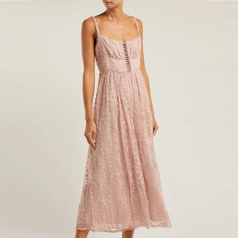 2019 High Quality ZIM Designer Runway Dress Women Sexy Spaghetti Strap Embroidery Midi Dress Female Elegant Holiday Midi Dresses
2019 High Quality ZIM Designer Runway Dress Women Sexy Spaghetti Strap Embroidery Midi Dress Female Elegant Holiday Midi Dresses