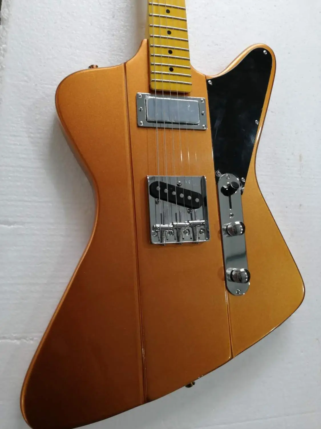 Custom Metallic orange Firebird electric guitar with Chrome Hardware SH Pickups,customized!Y-6
Custom Metallic orange Firebird electric guitar with Chrome Hardware SH Pickups,customized!Y-6