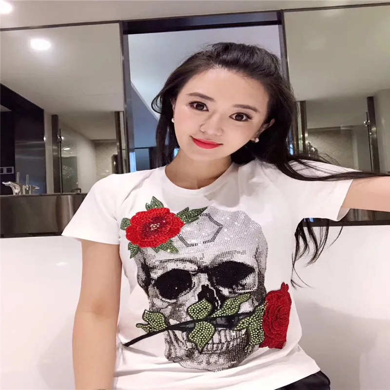 2019 Brand Women T Shirt New Short-Sleeve High-Quality Embroidery Printed Diamond Hedges O-neck cotton fashion Female T-shirt
2019 Brand Women T Shirt New Short-Sleeve High-Quality Embroidery Printed Diamond Hedges O-neck cotton fashion Female T-shirt
