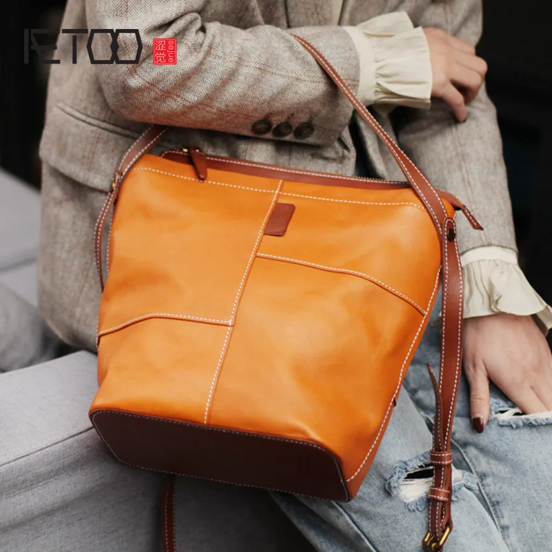AETOO Leather handheld zipper bucket bag, large capacity female new shoulder cowhide crossbody bag 
AETOO Leather handheld zipper bucket bag, large capacity female new shoulder cowhide crossbody bag
