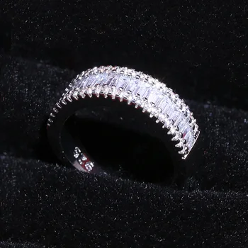 Huitan Round Band Sporty Ring For Women Sparkly Circle Crystal Stone Dazzling Wholesale Anniversary Gift Women Jewelry Ring
Huitan Round Band Sporty Ring For Women Sparkly Circle Crystal Stone Dazzling Wholesale Anniversary Gift Women Jewelry Ring