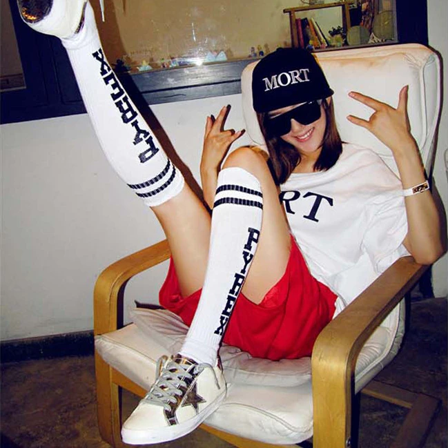 1 pair Unisex pyrex 23 summer Thin style hiphop Meias Stockings Harajuku Ayumi GD Striped Casual men Socks
1 pair Unisex pyrex 23 summer Thin style hiphop Meias Stockings Harajuku Ayumi GD Striped Casual men Socks