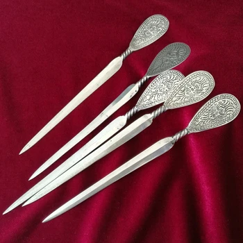 Ancient costumes Han clothing ethnic style handmade personalized Miao silver hair braid hairpin flower spoon
Ancient costumes Han clothing ethnic style handmade personalized Miao silver hair braid hairpin flower spoon