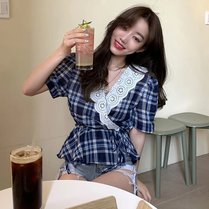 Hollow Out Lace V Neck Blouse Plaid String Up Skirt Hem Shirt Women Top Puff Sleeve Chemise Femme Chemisier Blusa Mujer Camisa
Hollow Out Lace V Neck Blouse Plaid String Up Skirt Hem Shirt Women Top Puff Sleeve Chemise Femme Chemisier Blusa Mujer Camisa
