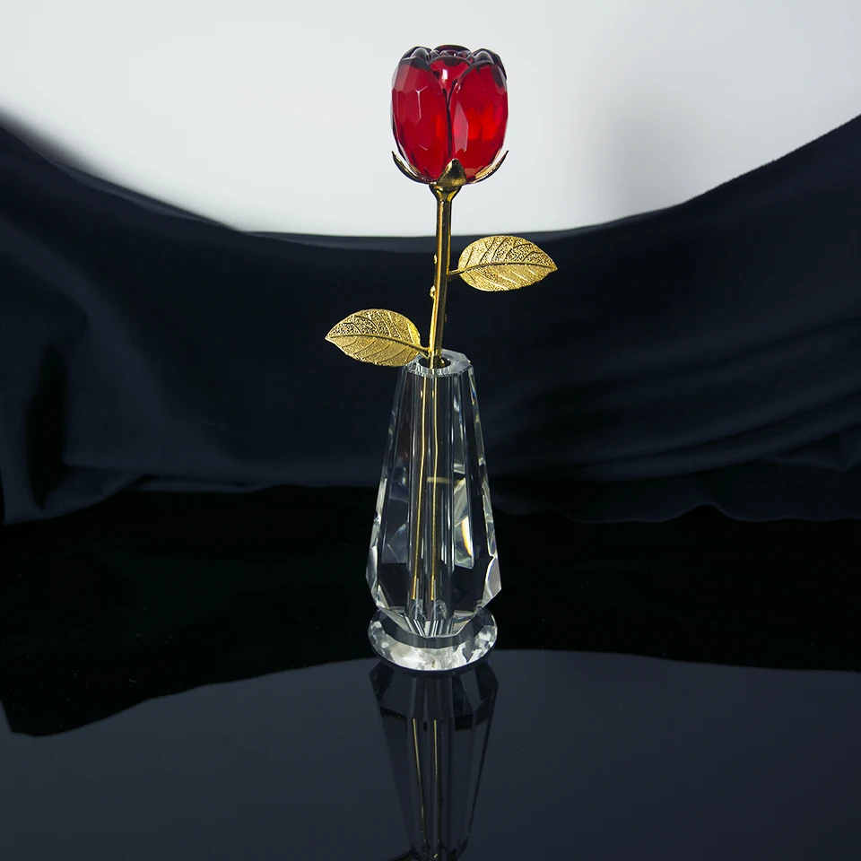 Romantic Crystal Glass Rose Flower Ornament 24k Gold Plated Craft Vase for Valentine's Day Favors Birthday Christmas Gift
Romantic Crystal Glass Rose Flower Ornament 24k Gold Plated Craft Vase for Valentine's Day Favors Birthday Christmas Gift