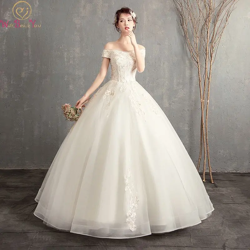 2019 New Elegant Ivory Wedding Dresses Off The Shoulder Boat Neck Appliques Ball Gown Lace Up Princess Simple Tull Bridal Gowns
2019 New Elegant Ivory Wedding Dresses Off The Shoulder Boat Neck Appliques Ball Gown Lace Up Princess Simple Tull Bridal Gowns