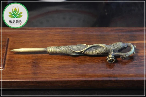 Chinese kung fu tea set cast knife for puer tea (pu er) needle knife The thorn of a lotus root
Chinese kung fu tea set cast knife for puer tea (pu er) needle knife The thorn of a lotus root