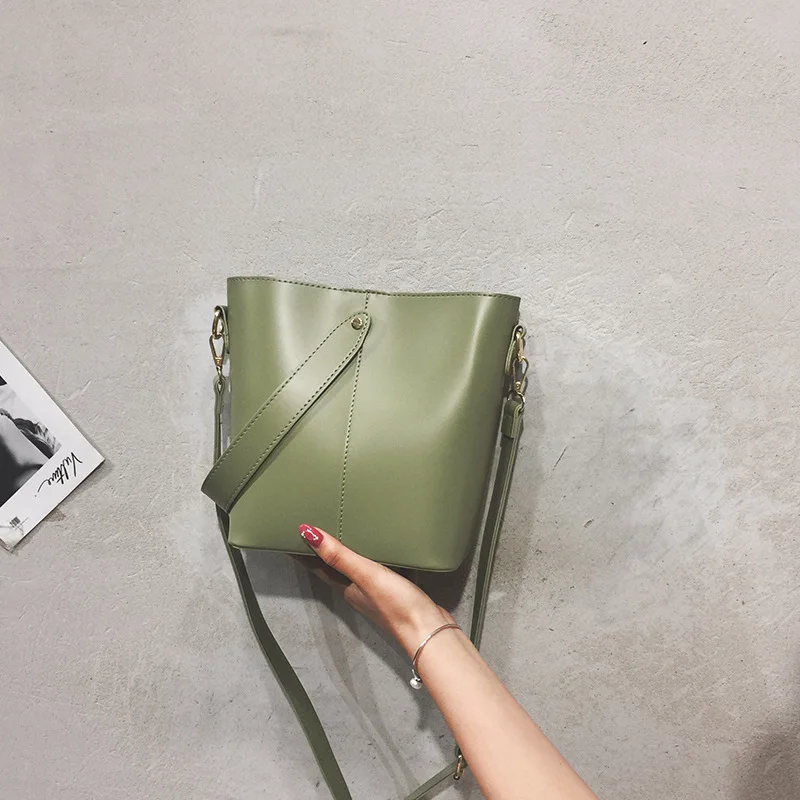 Female bag 2019 new PU bucket shoulder Messenger bag fashion solid color large capacity handbag C43-34
Female bag 2019 new PU bucket shoulder Messenger bag fashion solid color large capacity handbag C43-34