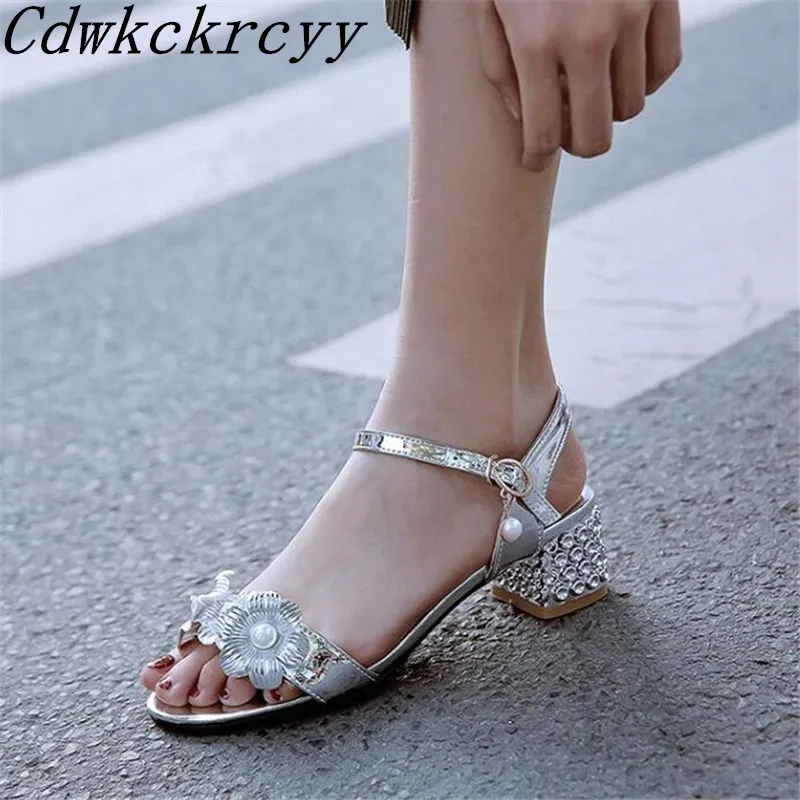 Summer New pattern fashion Europe and America Simplicity High-heeled Women sandals Golden silvery Flower Women sandals size34-43
Summer New pattern fashion Europe and America Simplicity High-heeled Women sandals Golden silvery Flower Women sandals size34-43