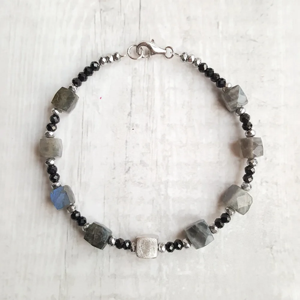 Lii Ji Natural Labradorite,Black Spinel 925 Sterling Silver Platinum Cube Charm Sparkling Bracelet Delicate Jewelry
Lii Ji Natural Labradorite,Black Spinel 925 Sterling Silver Platinum Cube Charm Sparkling Bracelet Delicate Jewelry