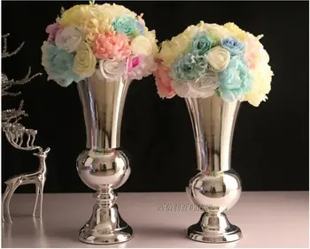 wedding home centerpiece decoration gold or sliver trumpet shape metal stand tall martini decoration flower
wedding home centerpiece decoration gold or sliver trumpet shape metal stand tall martini decoration flower