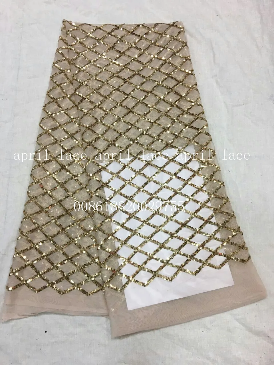 aa002-5 newest best quality grid paillette pattern net mesh lace fabric for wedding party
aa002-5 newest best quality grid paillette pattern net mesh lace fabric for wedding party