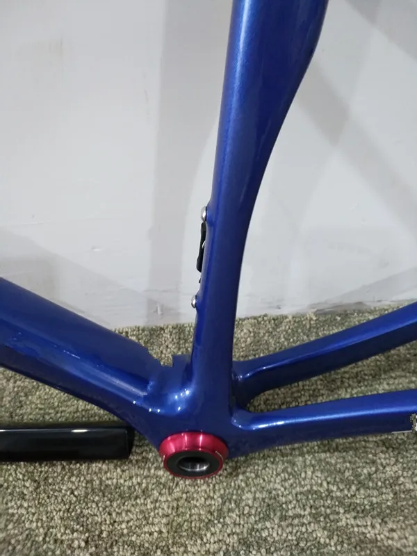 Sl6 disc carbon road bike frameset made in taiwan racing carbon frame 44/58cm size glossy matte bike carbon wheels free shipping
Sl6 disc carbon road bike frameset made in taiwan racing carbon frame 44/58cm size glossy matte bike carbon wheels free shipping