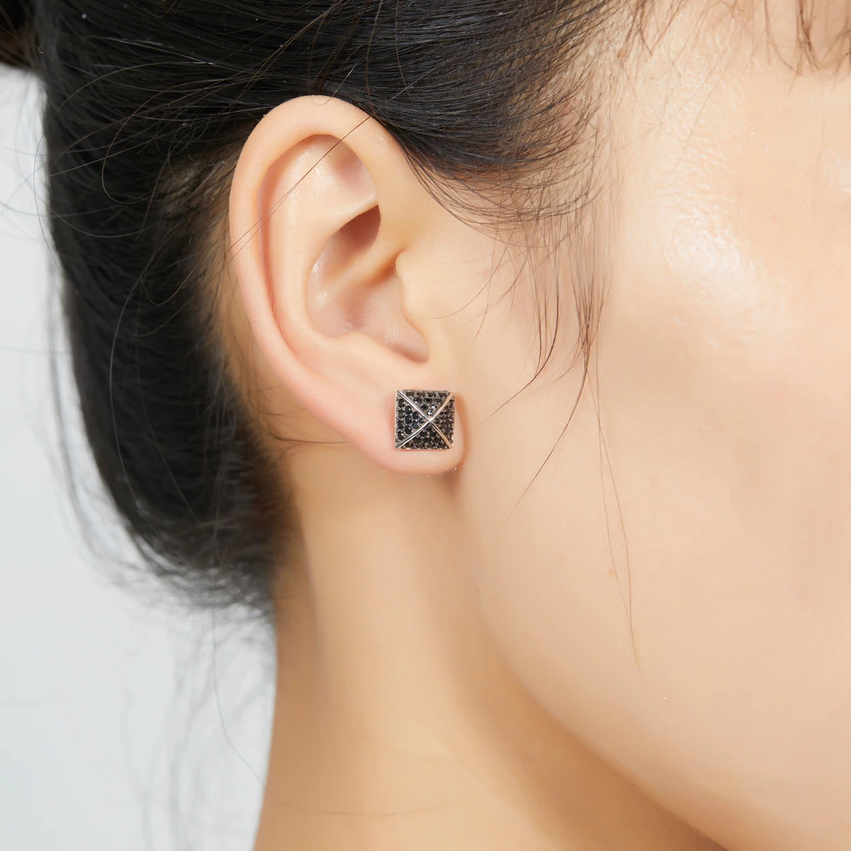 Hutang Natural Black Spinel Stud Earrings Solid 925 Sterling Silver Pyramid Design Jewelry For Women Best Gift
Hutang Natural Black Spinel Stud Earrings Solid 925 Sterling Silver Pyramid Design Jewelry For Women Best Gift