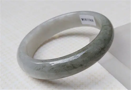 NEW AUTHENTICATION LEVEL 100% NATURAL BEAUTIFUL JADEITE JADE BRACELET 57.7MM a 5.19
NEW AUTHENTICATION LEVEL 100% NATURAL BEAUTIFUL JADEITE JADE BRACELET 57.7MM a 5.19