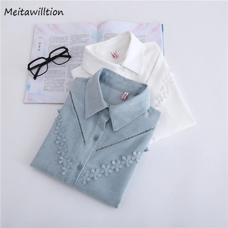 Autumn Winter Women Floral Embroidery Blouse Shirt Lady Corduroy Blouse 2019 Casual Long Sleeve Hollow Out Shirt Tops
Autumn Winter Women Floral Embroidery Blouse Shirt Lady Corduroy Blouse 2019 Casual Long Sleeve Hollow Out Shirt Tops
