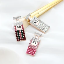Fashion Full Color Rhinestone Brooch Perfume Bottle Pin Corsage Brooch Number 5 Letters Brooches for Women Broche
Fashion Full Color Rhinestone Brooch Perfume Bottle Pin Corsage Brooch Number 5 Letters Brooches for Women Broche