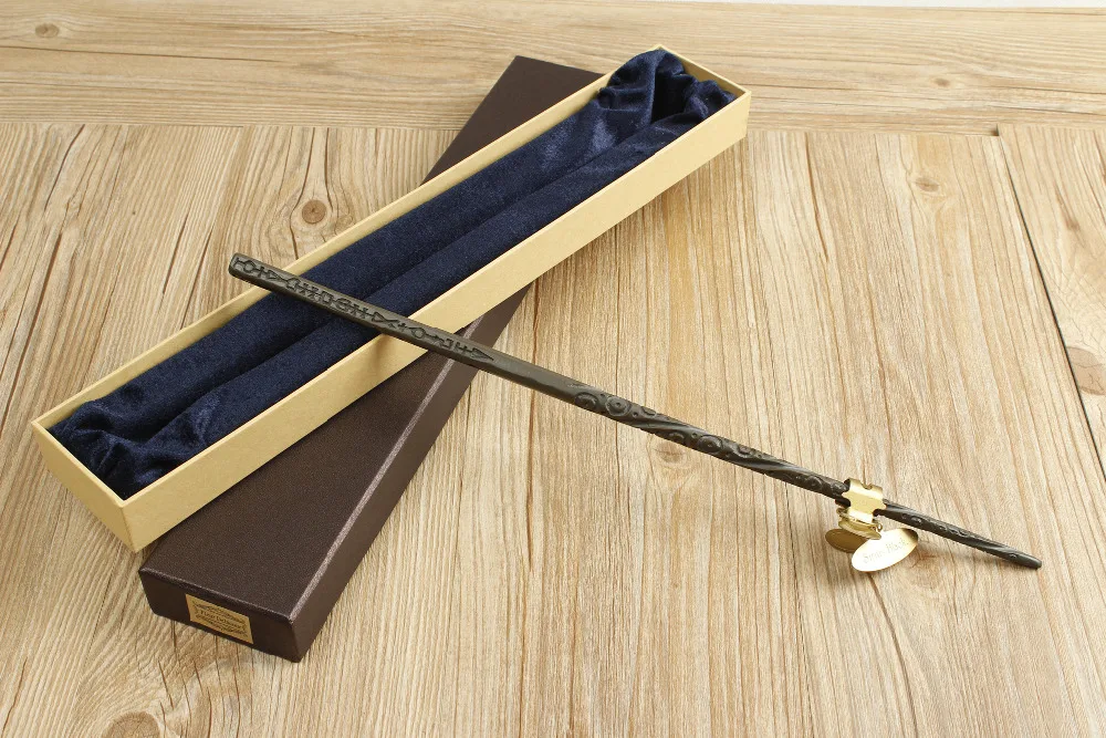 2016 With Iron Core New Quality Deluxe COS Sirius Black Magic Wand of Harry Potter Magical Wands with Gift Box Packing
2016 With Iron Core New Quality Deluxe COS Sirius Black Magic Wand of Harry Potter Magical Wands with Gift Box Packing