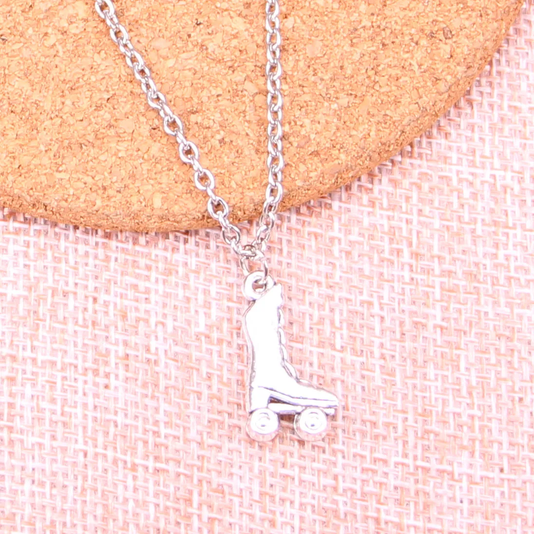 New Fashion Antique Silver Pendants 20*11mm roller skates shoes Necklace Handmade Necklace Gift
New Fashion Antique Silver Pendants 20*11mm roller skates shoes Necklace Handmade Necklace Gift