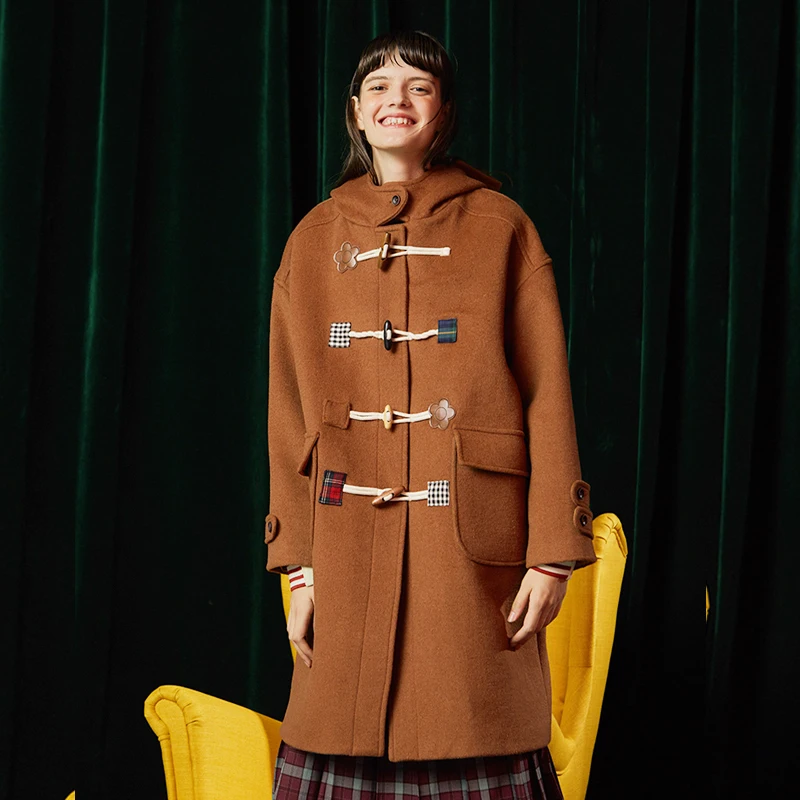 Fashion Designer High Quality Women Hooded Winter Warm Casual Woolen Coat Camel Horn Buckle Loose Long Blends Coat Outwear
Fashion Designer High Quality Women Hooded Winter Warm Casual Woolen Coat Camel Horn Buckle Loose Long Blends Coat Outwear