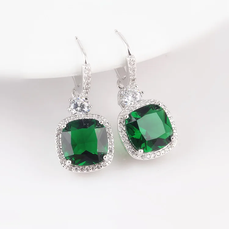Creative zircon earrings earrings Fashionable gorgeous micro-inlaid copper jewelry Dinner earrings
Creative zircon earrings earrings Fashionable gorgeous micro-inlaid copper jewelry Dinner earrings
