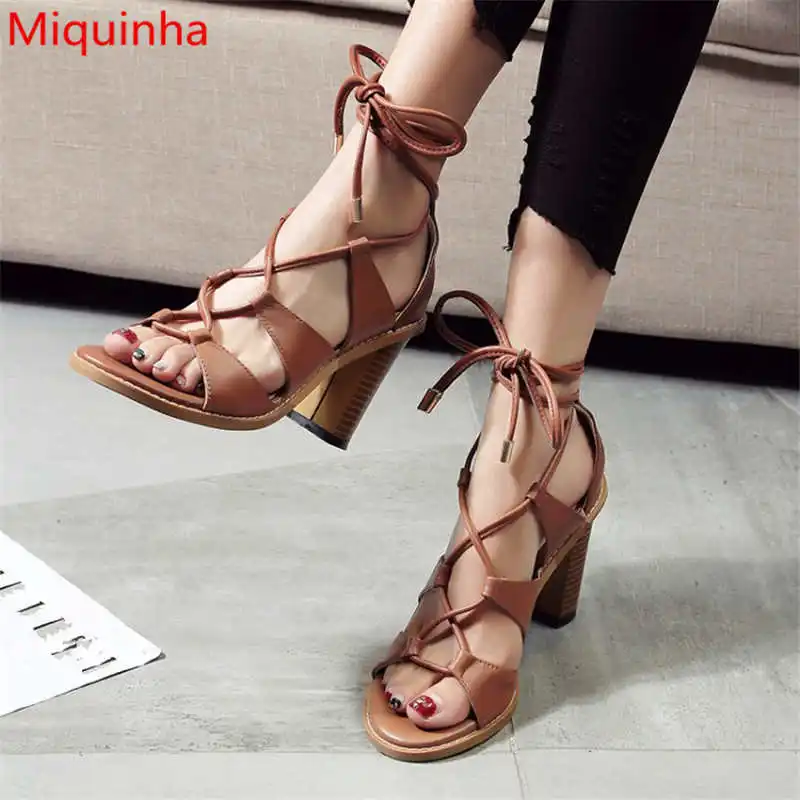 Miquinha Brand Peep Toe Gladiator Cross Tied Women Sandals Hallow Out Butterfly Knot Lady Med Heel Shoes Super Star Runway Shoes
Miquinha Brand Peep Toe Gladiator Cross Tied Women Sandals Hallow Out Butterfly Knot Lady Med Heel Shoes Super Star Runway Shoes
