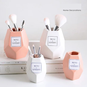 Nordic Ceramic Jars Exquisite Diamond Shape Multi-function Cosmetic Brushes Pen Fork Storage Bottles Desktop Receiving Barrel
Nordic Ceramic Jars Exquisite Diamond Shape Multi-function Cosmetic Brushes Pen Fork Storage Bottles Desktop Receiving Barrel
