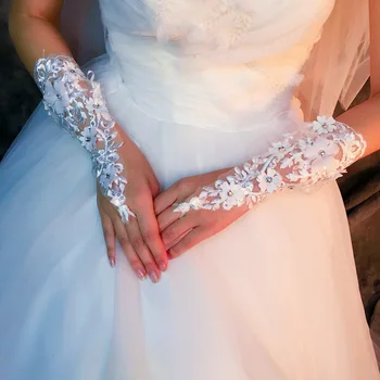 New Arrival Lace Appliques Women Princess Wedding Gloves Luva De Noiva White Rhinestone Long Fingerless Bride Bridal Gloves
New Arrival Lace Appliques Women Princess Wedding Gloves Luva De Noiva White Rhinestone Long Fingerless Bride Bridal Gloves