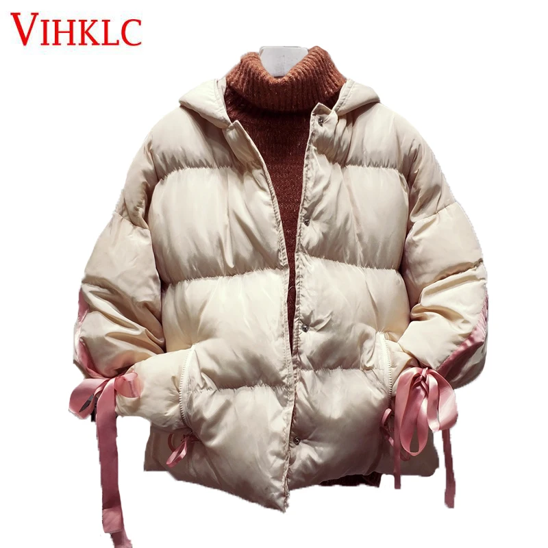 2018 New Korean Version Winter Slim Cotton Parka Women Short Section Tide Thick Cotton Coat Bow fashion Loose Female Button Z300
2018 New Korean Version Winter Slim Cotton Parka Women Short Section Tide Thick Cotton Coat Bow fashion Loose Female Button Z300