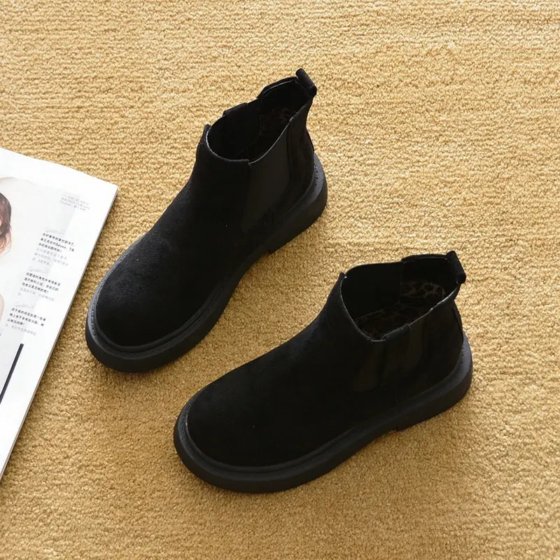 Suede Leather Vintage Platform Ankle Boots New Autumn and Winter Flat Women's Boots Single Boots Short Tube Size 35-41
Suede Leather Vintage Platform Ankle Boots New Autumn and Winter Flat Women's Boots Single Boots Short Tube Size 35-41