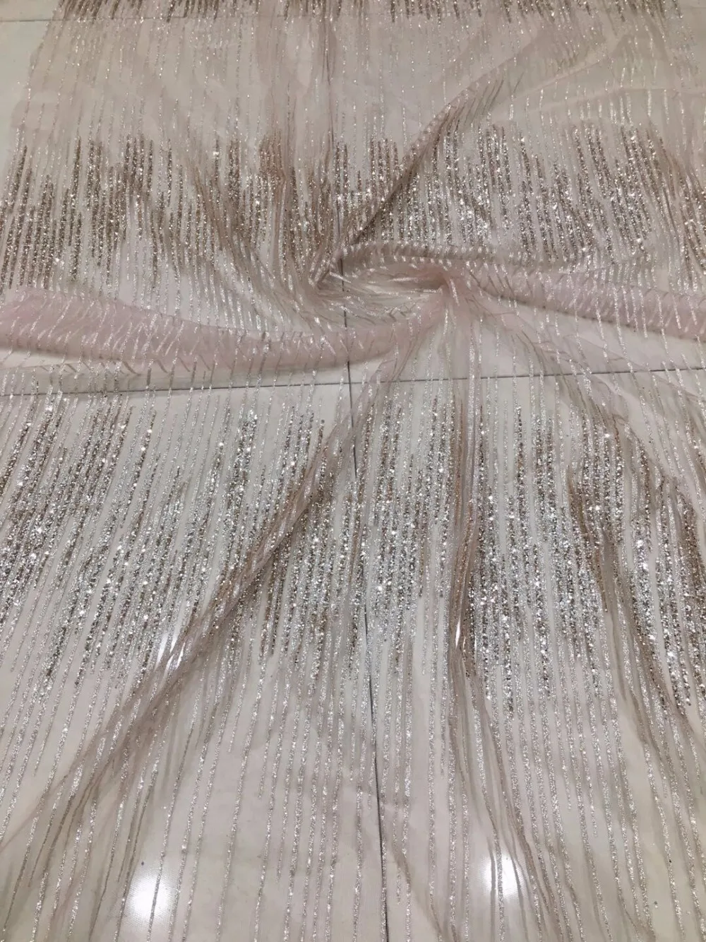hot sale glued glitter lace fabric S-493 unique french embroidered lace fabric with glued glitter for sexy dress
hot sale glued glitter lace fabric S-493 unique french embroidered lace fabric with glued glitter for sexy dress