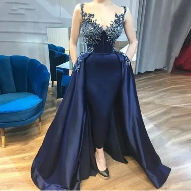 Sexy Navy Blue Lace Applique Long Sheath Evening Gown With Detachable Train Elegant Prom Party Dress Abendkleider Formal Dress
Sexy Navy Blue Lace Applique Long Sheath Evening Gown With Detachable Train Elegant Prom Party Dress Abendkleider Formal Dress