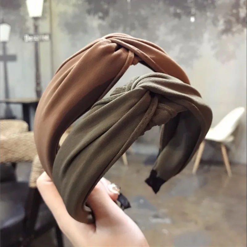 New wild hair accessories women's solid color fabric hand cross knotted hook hook wide side hairband headband hair band headwear
New wild hair accessories women's solid color fabric hand cross knotted hook hook wide side hairband headband hair band headwear