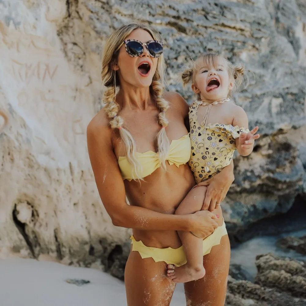 family look mother and daughter swimsuits mommy and me swimwear bikini matching outfits clothes mom mum baby dresses clothing
family look mother and daughter swimsuits mommy and me swimwear bikini matching outfits clothes mom mum baby dresses clothing
