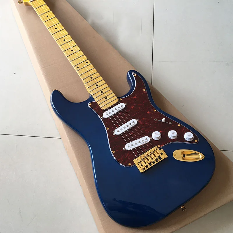 Grote's new blue fin - da electric guitar, gold accessories, gold tortoise shell, maple neck, high quality
Grote's new blue fin - da electric guitar, gold accessories, gold tortoise shell, maple neck, high quality