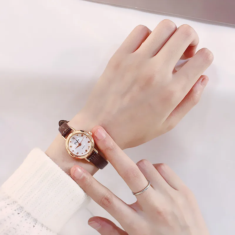Yuhao Retro small dial thin belt women watches Delicate casual simple woman Clock Black Brown Leather Quartz watch Female Hours
Yuhao Retro small dial thin belt women watches Delicate casual simple woman Clock Black Brown Leather Quartz watch Female Hours