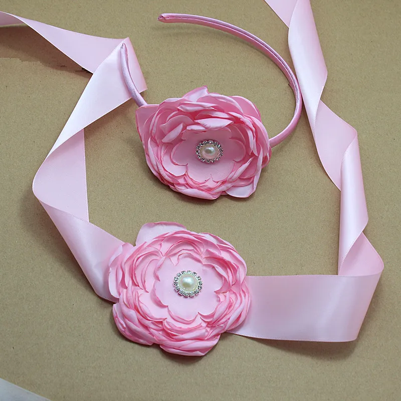 Повязка на голову для невесты розовая с цветочным узором сатиновый пояс цветком |