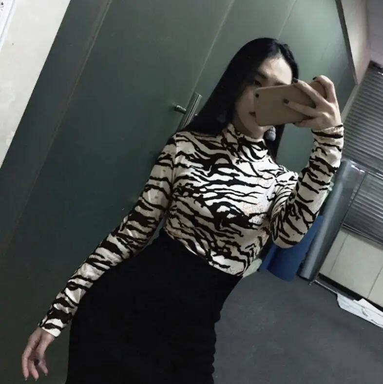 Sexy Zebra Pattern Printed Skinny Bodysuits 2019 Spring Women Long Sleeve Mock Neck Elastic Romper Body Female Playsuits
Sexy Zebra Pattern Printed Skinny Bodysuits 2019 Spring Women Long Sleeve Mock Neck Elastic Romper Body Female Playsuits