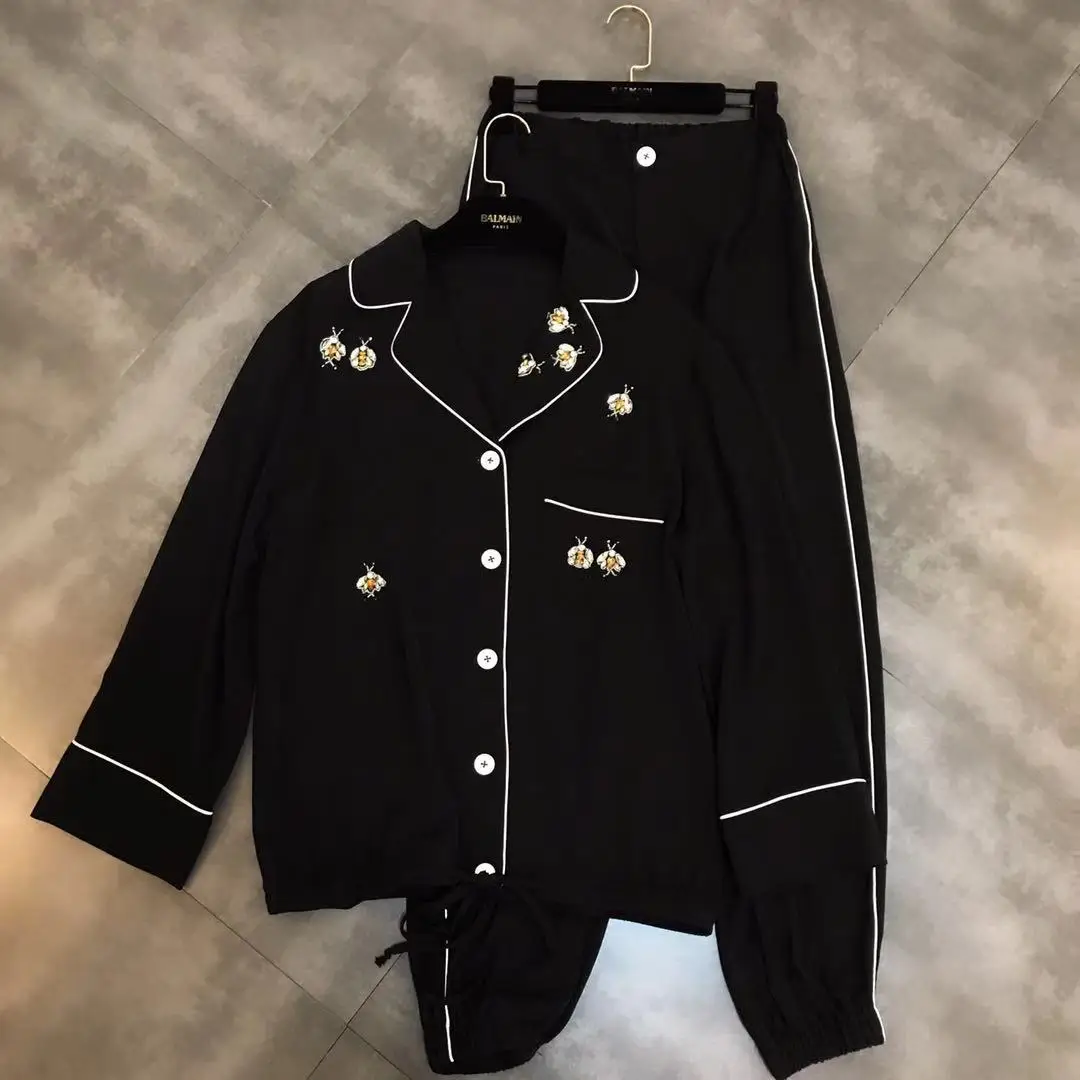 2019 spring new Lapel long sleeve drill bee sweater casual trousers suit two piece set
2019 spring new Lapel long sleeve drill bee sweater casual trousers suit two piece set